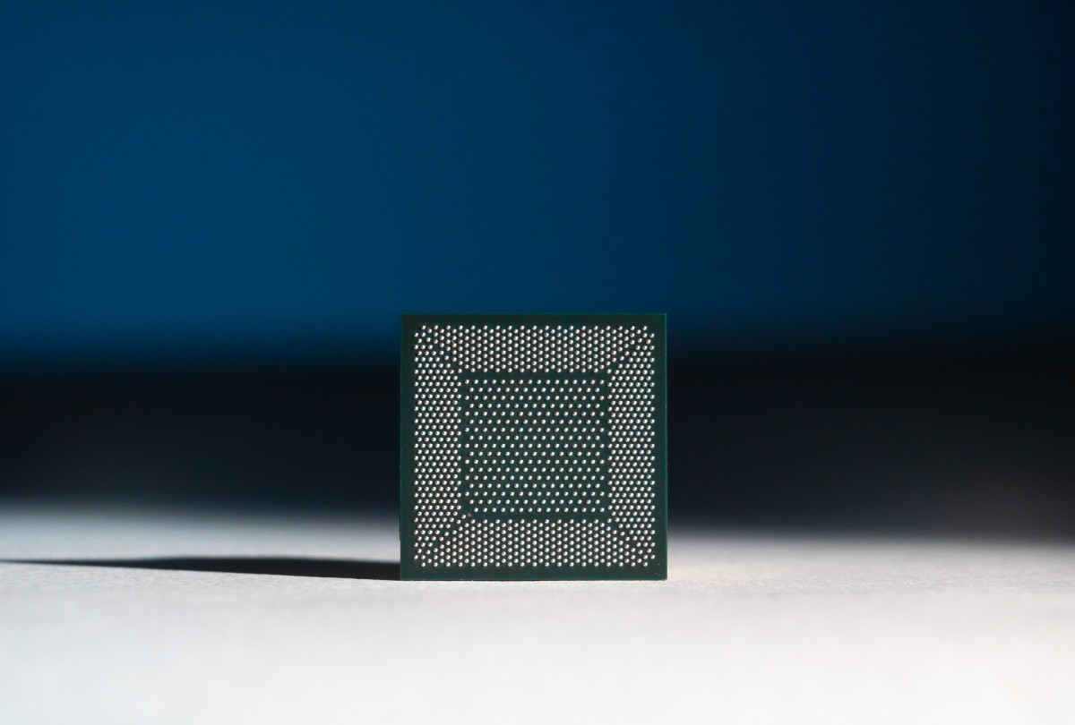 Loihi, con chip hình thái học thần kinh do Intel phát triển. Ảnh: Walden Kirsch/Intel Corporation