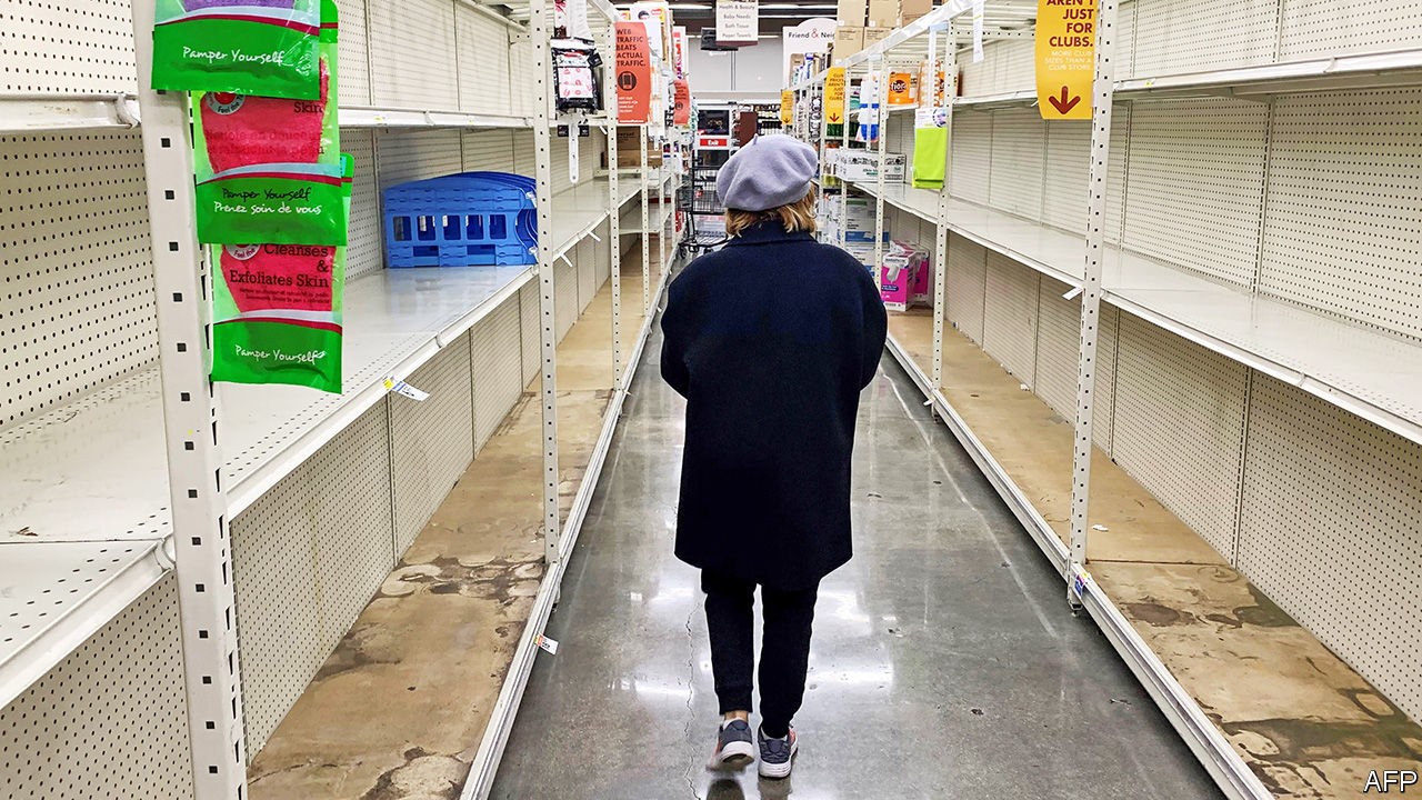 Kệ hàng trống rỗng trong siêu thị do người dân sợ hãi Covid-19 và tích trữ hàng hóa. Ảnh: AFP/ The Economist.