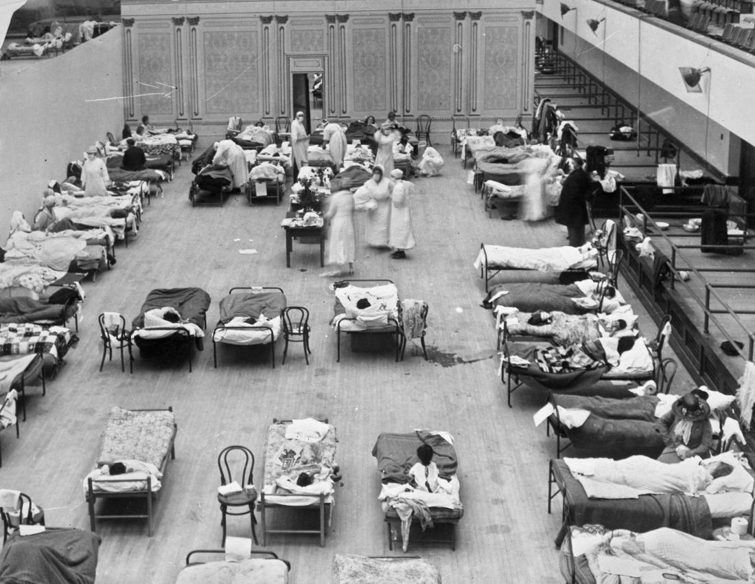 Các nữ y tá chăm sóc cho bệnh nhân nhiễm cúm Tây Ban Nha tại Mỹ vào năm 1918. Ảnh: AP.