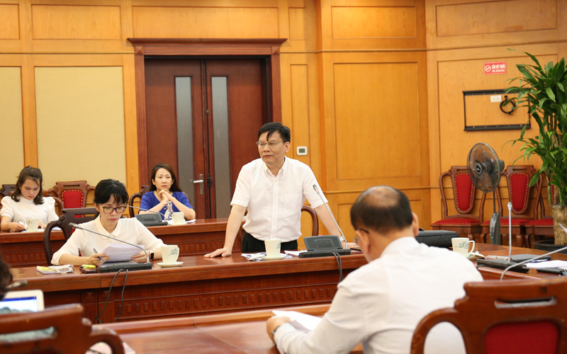 Ông Trần Văn Nghĩa trình bày về đề cương và kế hoạch triển khai đề án. Ảnh: NV