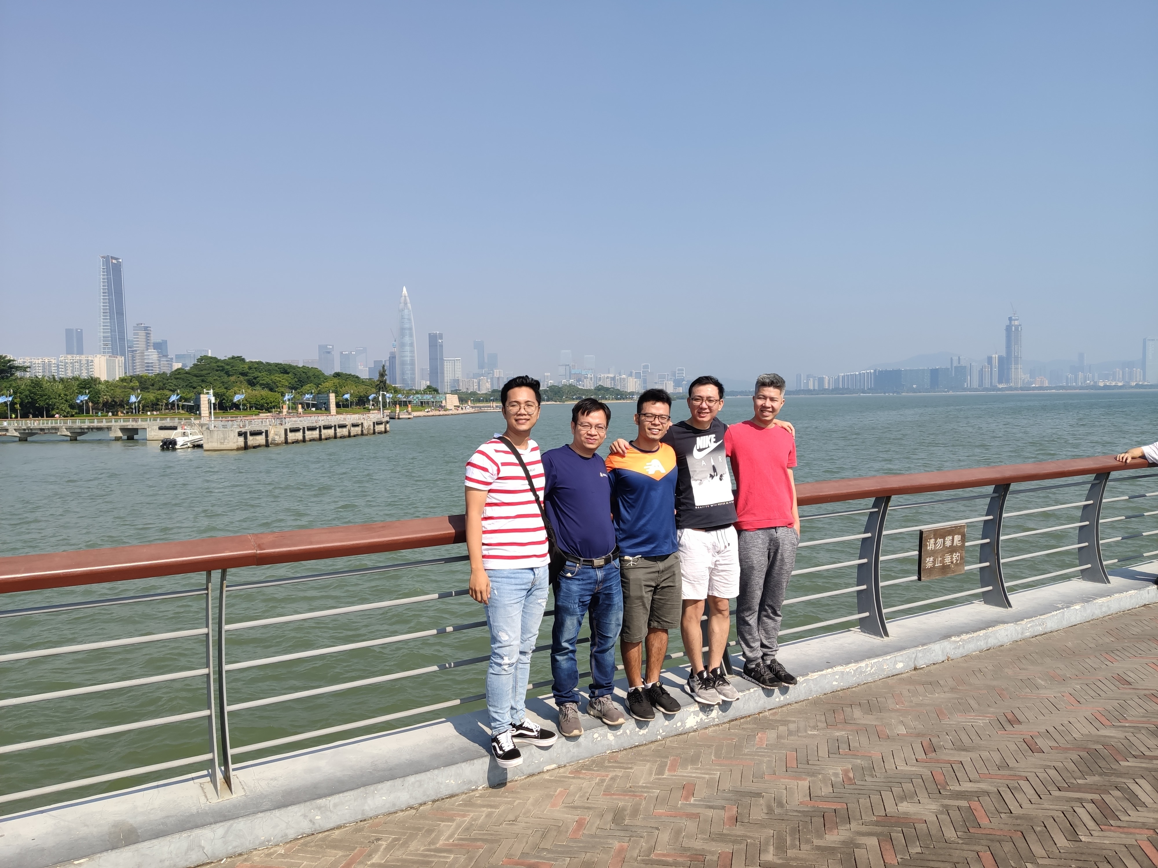 Đội ngũ của Ahamove – Startup giao hàng của Việt Nam tại Thượng Hải, Trung Quốc. 