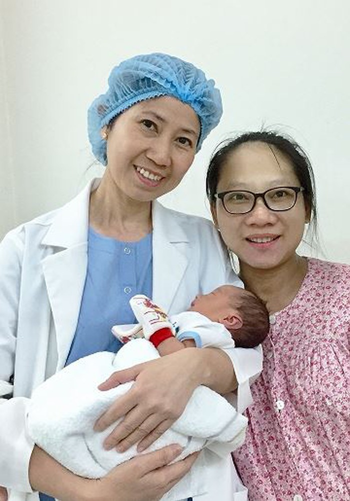 PGS.TS Vương Thị Ngọc Lan mang lại hy vọng mới cho bệnh nhân hiếm muộn.