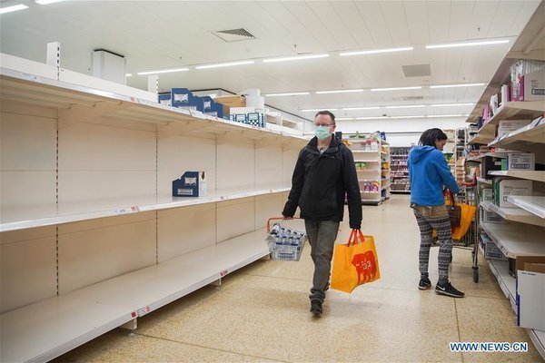 Hình ảnh người dân đi vét siêu thị tại các nước. Ảnh: Quora.com.