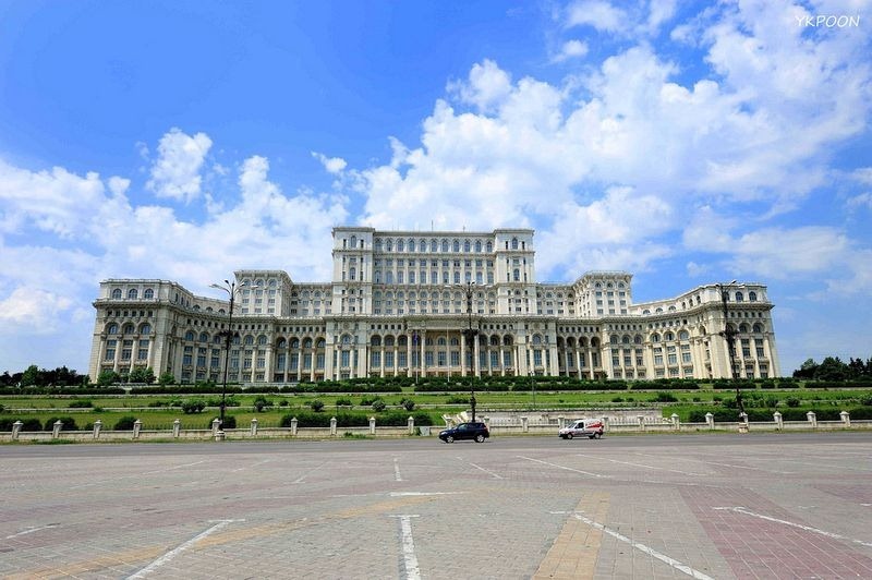 Cung Nghị viện Romania, tòa nhà Quốc hội lớn nhất thế giới. Ảnh: Flickr.