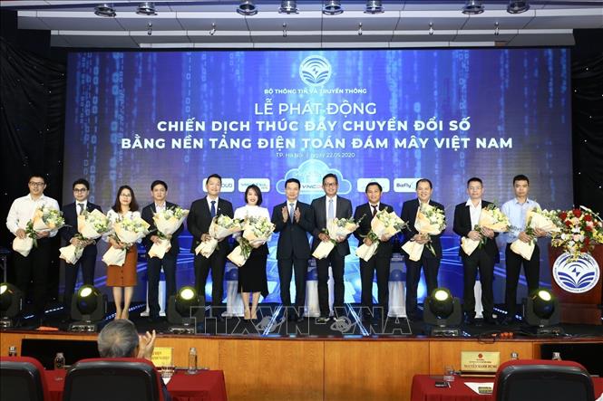 11 doanh nghiệp điện toán đám mây Việt Nam đã công bố cam kết tham gia chiến dịch giảm giá 20% cho tất cả khách hàng đăng ký mới dịch vụ điện toán đám mây Việt Nam trong thời gian 2 tháng (từ 22/5-22/7) để kích cầu thị trường.