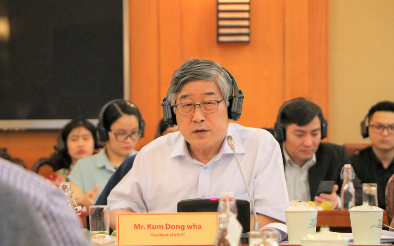 Ông Kum Donghwa - Viện trưởng Viện VKIST