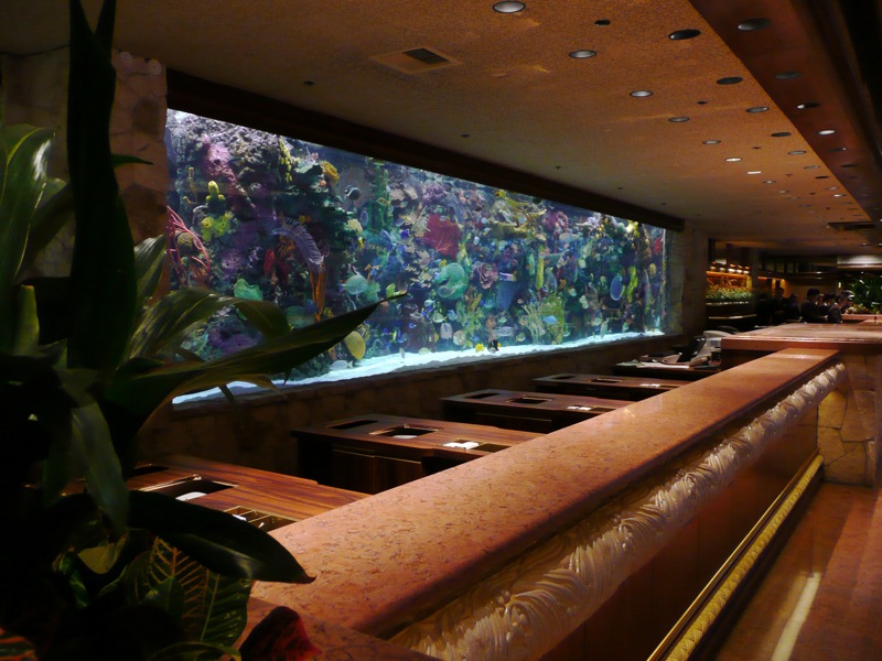 Thủy cung tại sảnh khách sạn Mirage ở Las Vegas. Ảnh: Thierry/Flickr via Wikimedia Commons.
