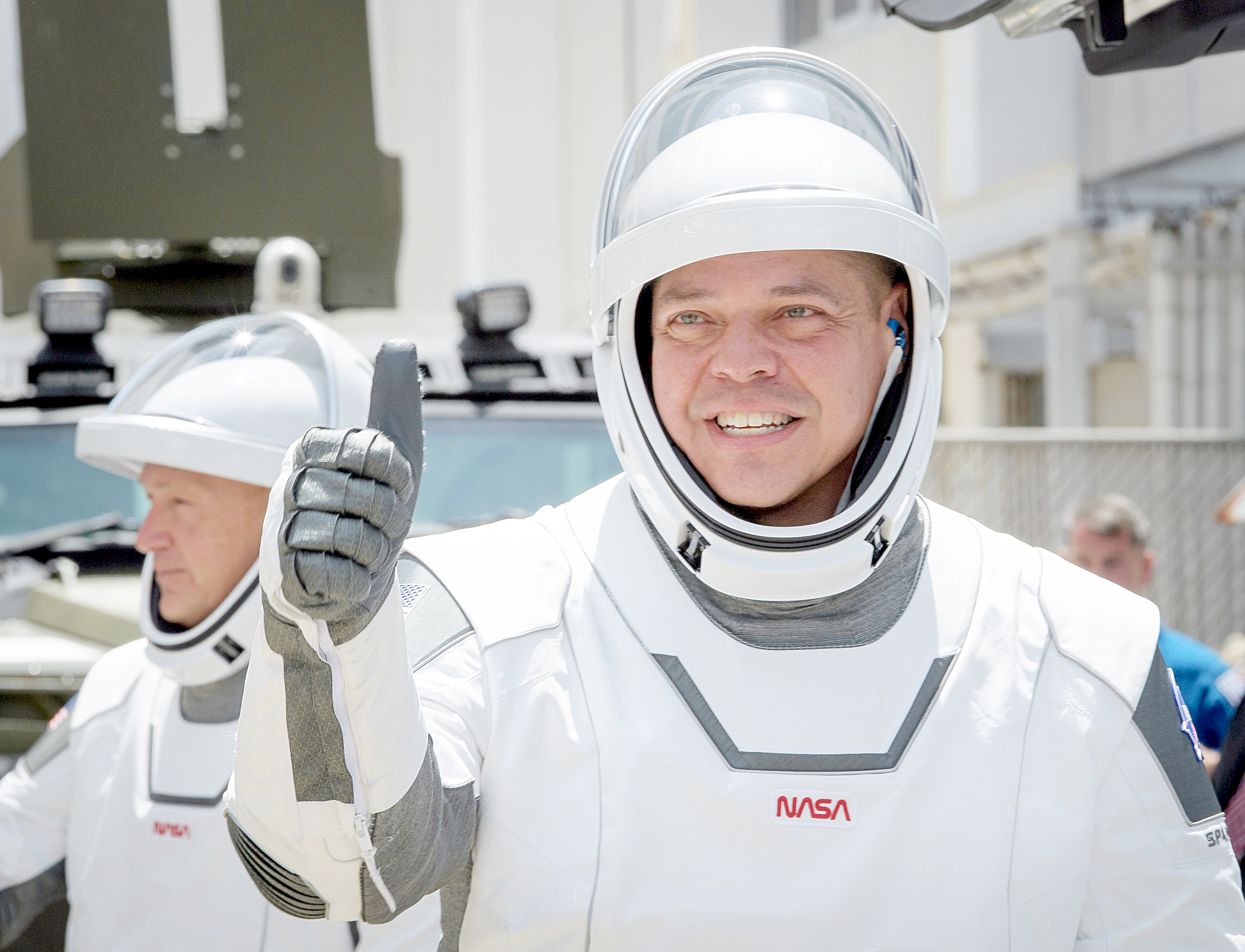 Doug Hurley và Bob Behnken là 2 người nhận nhiệm vụ lần này. Cả hai cũng từng có kinh nghiệm đi trên các tàu con thoi. Tại ISS, họ sẽ kết hợp với đồng nghiệp Chris Cassidy và 2 phi hành gia người Nga ở đây thực hiện các nhiệm vụ khoa học - Ảnh: NASA