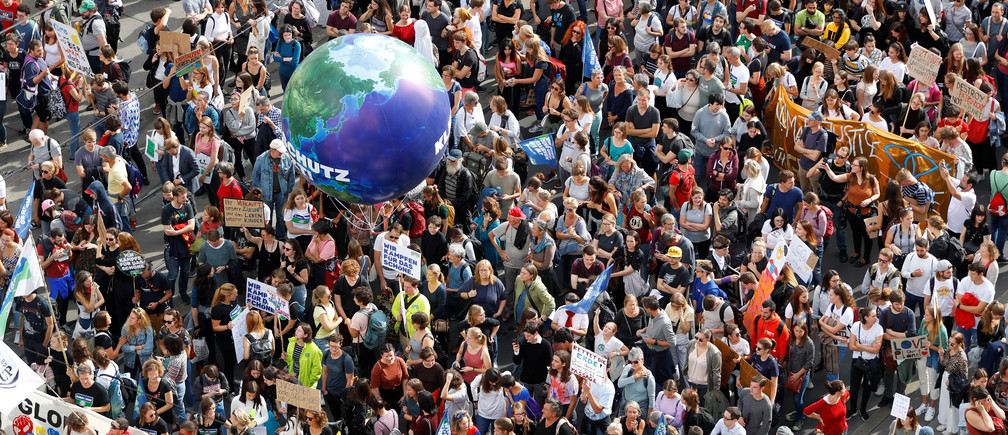 Hàng nghìn người tham gia biểu tình về khí hậu năm 2019 | Ảnh: Reuters