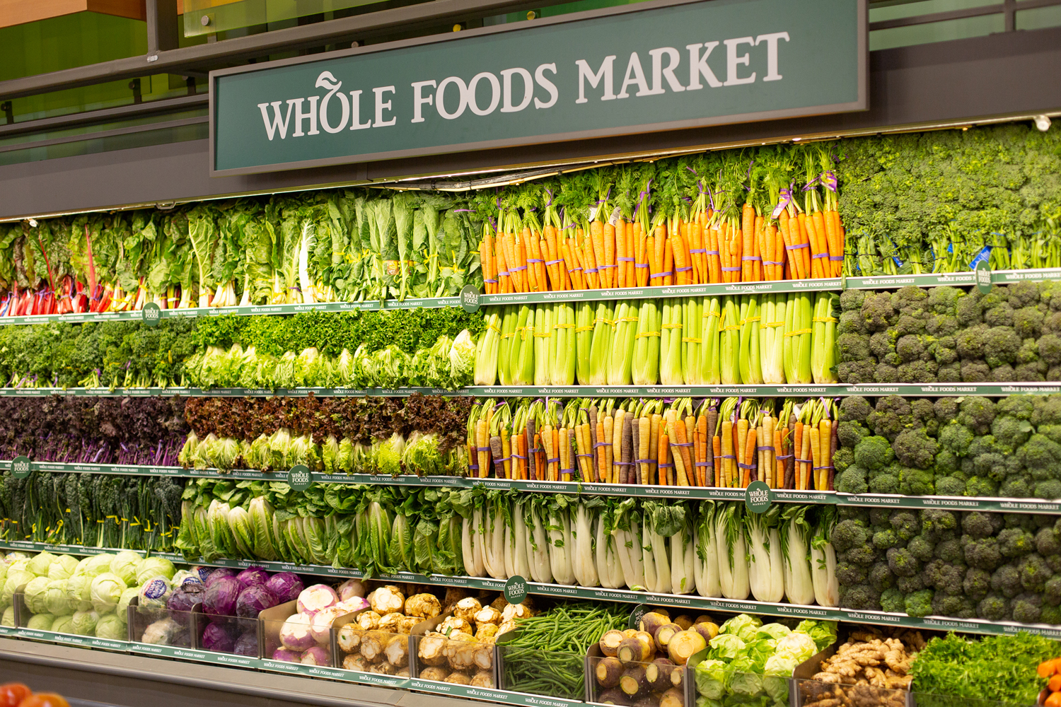 Chuỗi cửa hàng thực phẩm WholeFoodsMarket tại Mỹ là một ví dụ về mối liên hệ không thể tách rời giữa thị trường và đạo đức.       