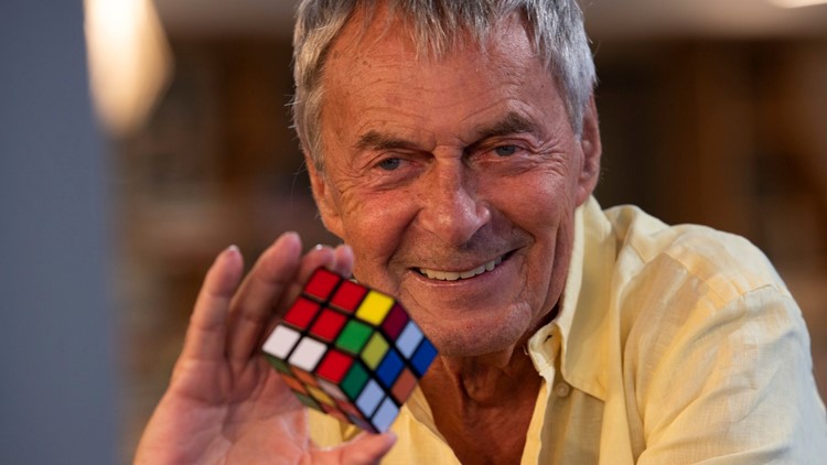 Sự ra đời của khối Rubik