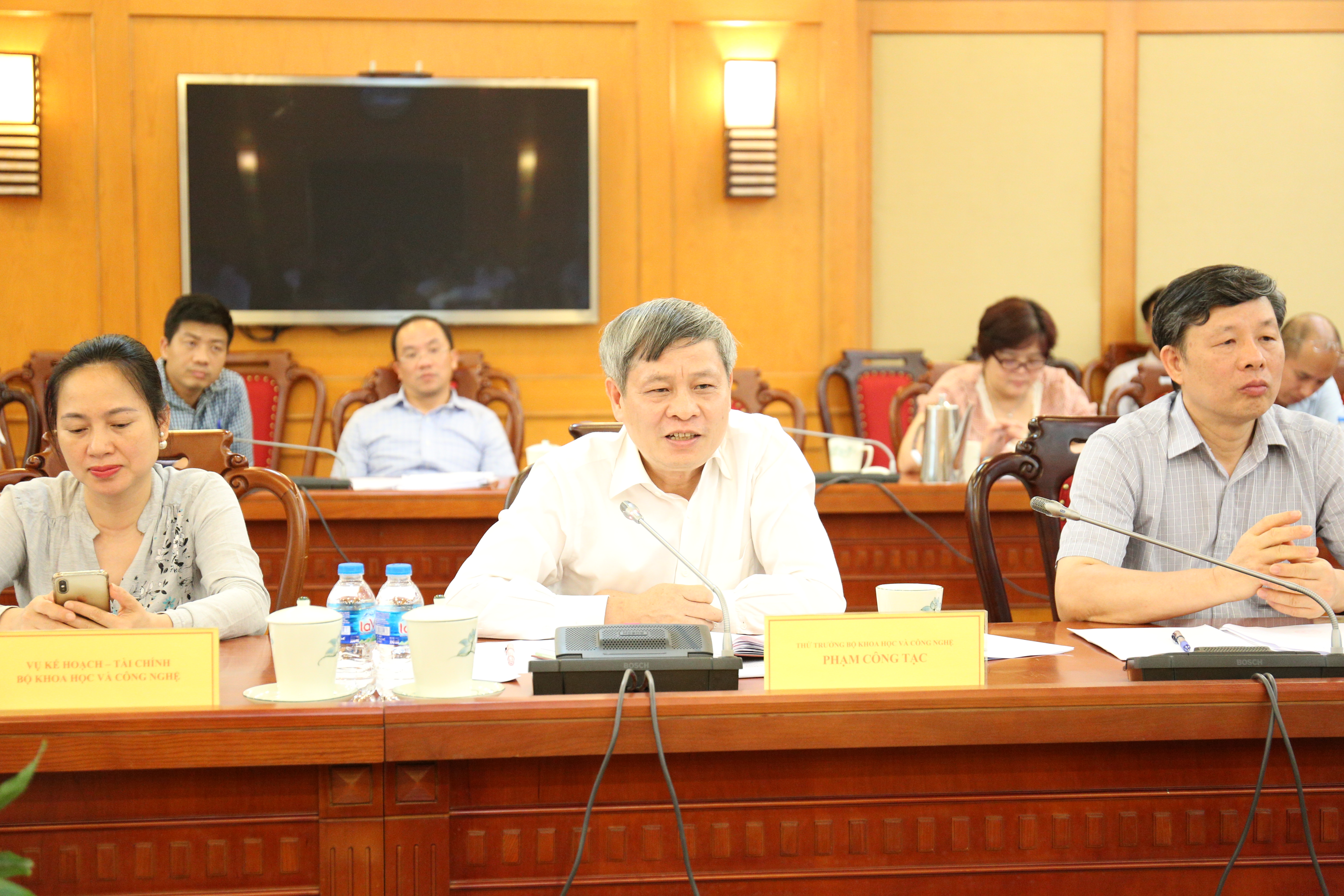 Thứ trưởng Bộ KH&CN Phạm Công Tạc phát biểu tại hội thảo. 