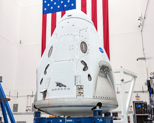 Chiếc tàu vũ trụ SpaceX Crew Dragon được phóng tới trạm Vũ Trụ Quốc Tế đặt trên tên lửa Falcon 9. Ảnh: SpaceX