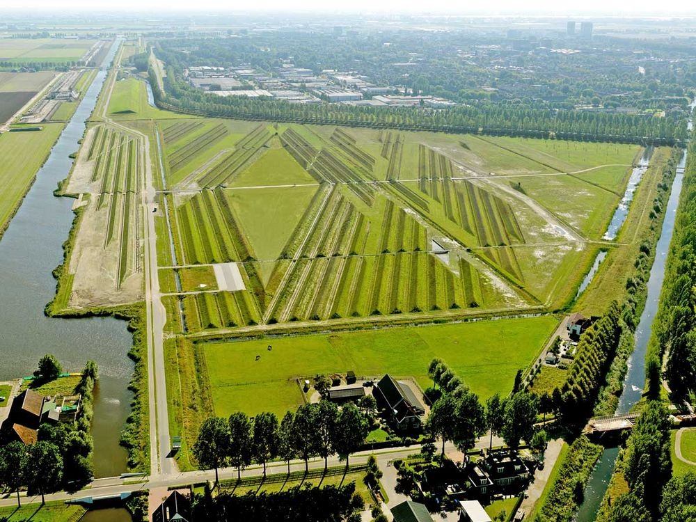 Vùng đất giữa sân bay Schiphol và khu dân cư. Ảnh: Wikimedia.