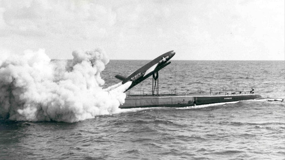 Vào ngày 8/6/1959, tàu ngầm USS Barbero của Hải quân Mỹ phóng tên lửa hành trình SSM-N-8A Regulus mang theo 3.000 lá thư. Ảnh: Amusingplanet.