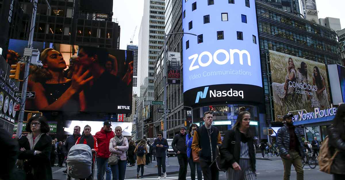 Cổ phiếu của Zoom tăng điểm mạnh trên sàn NASDAQ nhờ Covid-19. Ảnh: AFP. 