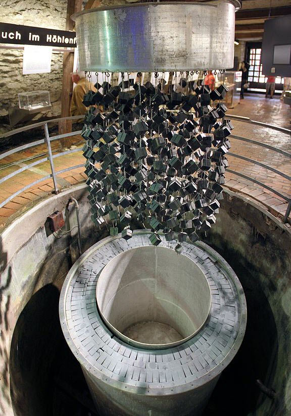 Nguyên mẫu lò phản ứng B-VIII được phục dựng tại bảo tàng Atomkeller-Museum, Haigerloch. Ảnh: LepoRello/Wikimedia Commons.