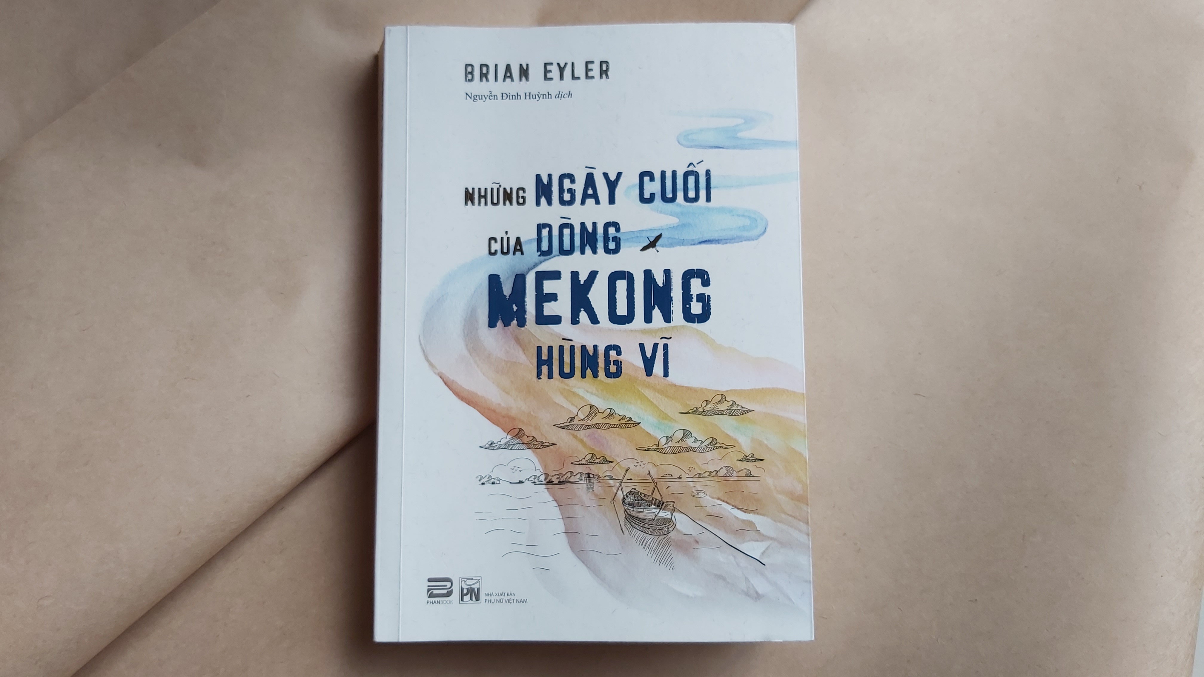 Những ngày cuối của dòng Mekong hùng vĩ (tựa gốc: Last Days of the Mighty Mekong) ra mắt ở Việt Nam vào tháng 7/2020 và lập tức được tái bản sau đó 2 tuần.