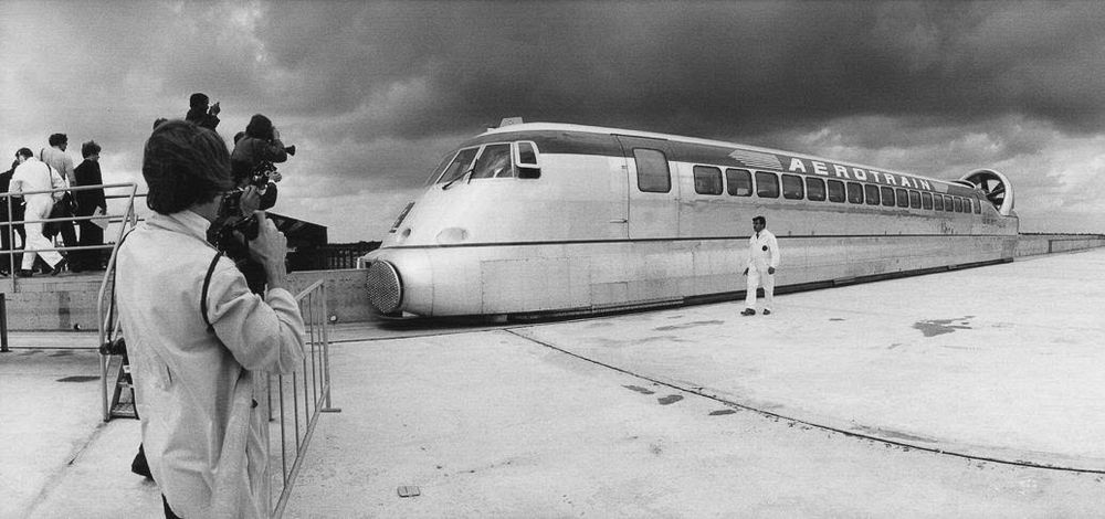 Một nguyên mẫu aerotrain thu nhỏ của Jean Bertin trong cuộc thử nghiệm năm 1967. Ảnh: Flickr.