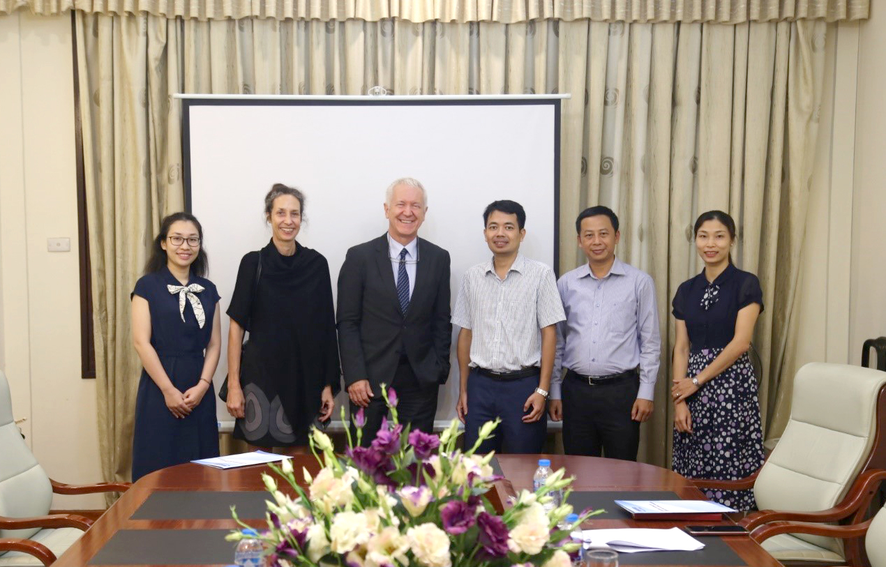 Đại sứ Thụy Sỹ tại Việt Nam, ông Ivo Sieber và Phó Đại sứ Thụy Sỹ, bà Nicole Wyrsch tại buổi làm việc với NAFOSTED