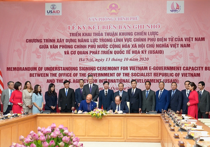 Văn phòng Chính phủ và USAID ký kết biên bản ghi nhớ triển khai thỏa thuận khung chiến lược về chương trình xây dựng năng lực trong lĩnh vực chính phủ điện tử của Việt Nam - Ảnh: VGP