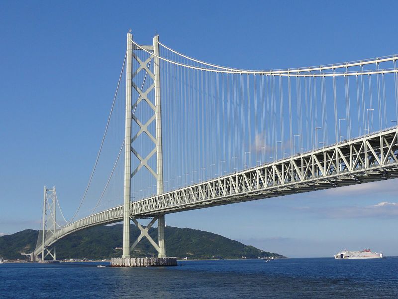 Cầu Akashi-Kaikyō ở Nhật Bản là cầu dây văng có nhịp treo dài nhất thế giới tại thời khánh thành (1998): 1991m, với tổng chiều dài lên đến 3911m.