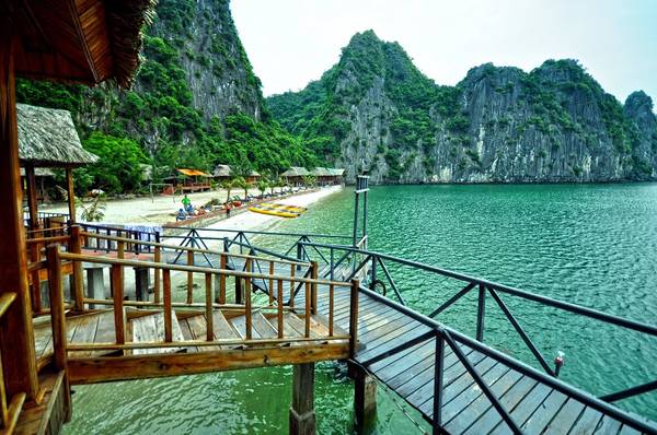 Vịnh Lan Hạ - một trong những địa điểm du lịch được yêu thích năm 2020. Ảnh: Panoramio.com