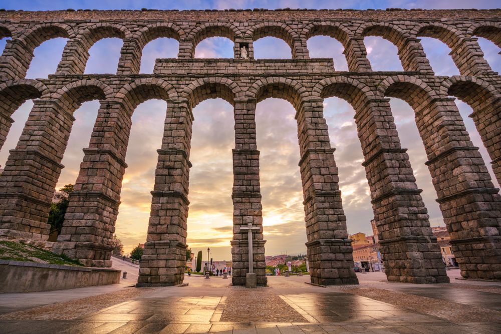 Cầu máng Segovia. Ảnh: LucVi/Shutterstock.com.