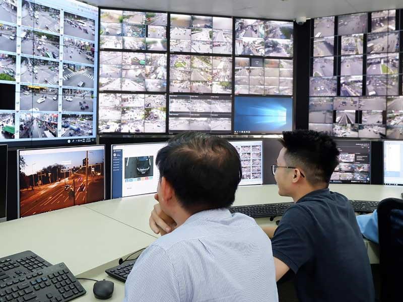 Trung tâm Điều hành giao thông thông minh của TPHCM sẽ điều khiển đèn tín hiệu, cung cấp thông tin giao thông và hỗ trợ xử lý vi phạm - Ảnh: Báo Pháp Luật TPHCM/2019