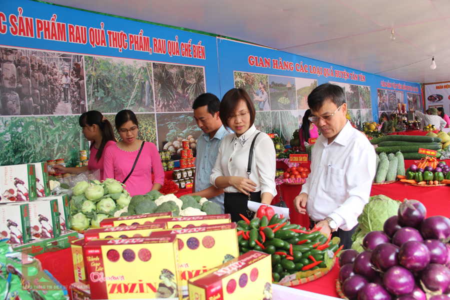 Gian hàng giới thiệu các sản phẩm nông nghiệp của Bắc Giang.
