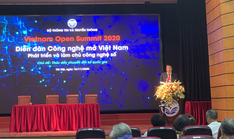 Ông Đỗ Công Anh đại diện Bộ Thông tin và Truyền thông tuyên bố chương trình hành động của Diễn đàn công nghệ mở Việt NAm 2021.