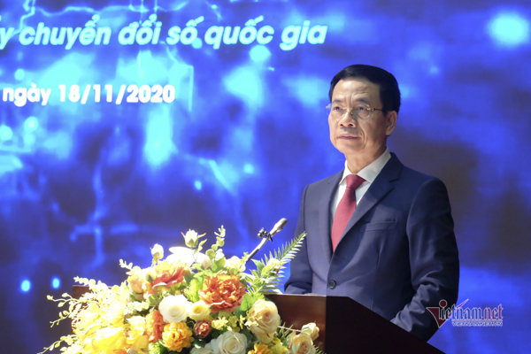 Bộ trưởng Bộ TT&TT Nguyễn Mạnh Hùng phát biểu tại Diễn đàn Công nghệ mở Việt Nam. Ảnh: Trọng Đạt