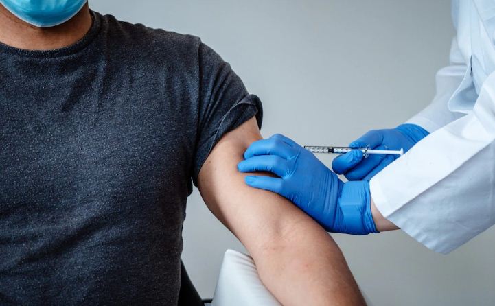 FDA có thể phê duyệt vaccine Covid-19 vào tháng 12. Ảnh: Shutterstock.