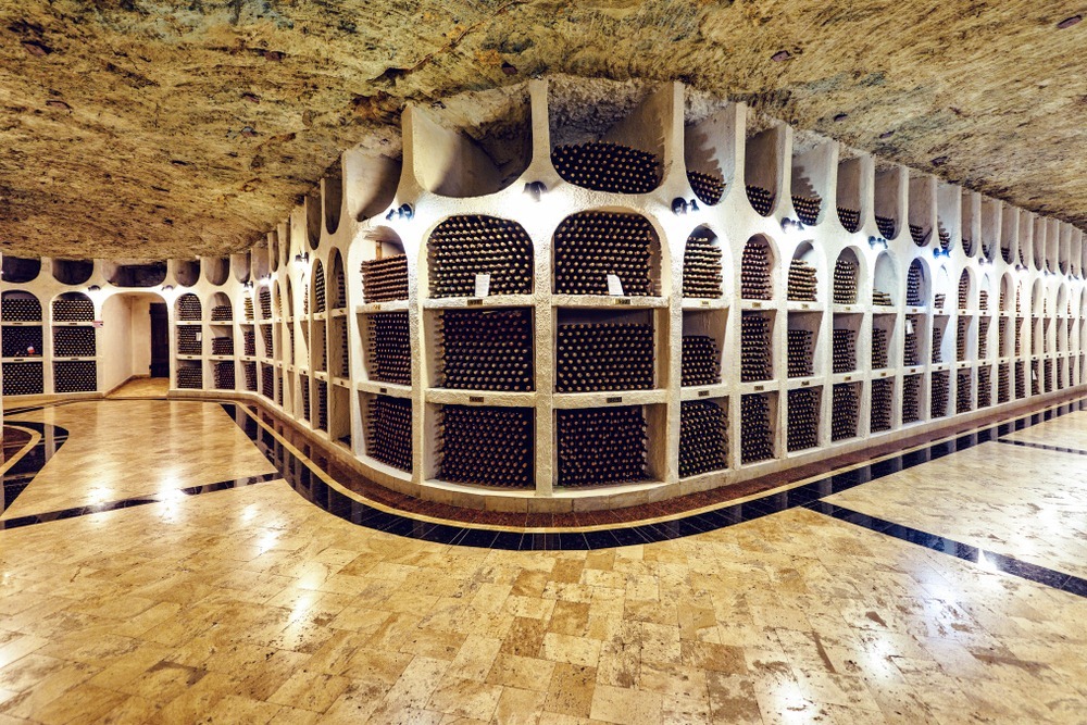 Hầm rượu vang dưới lòng đất của Cricova, dài gần 120 km. Ảnh: FrimuFilms