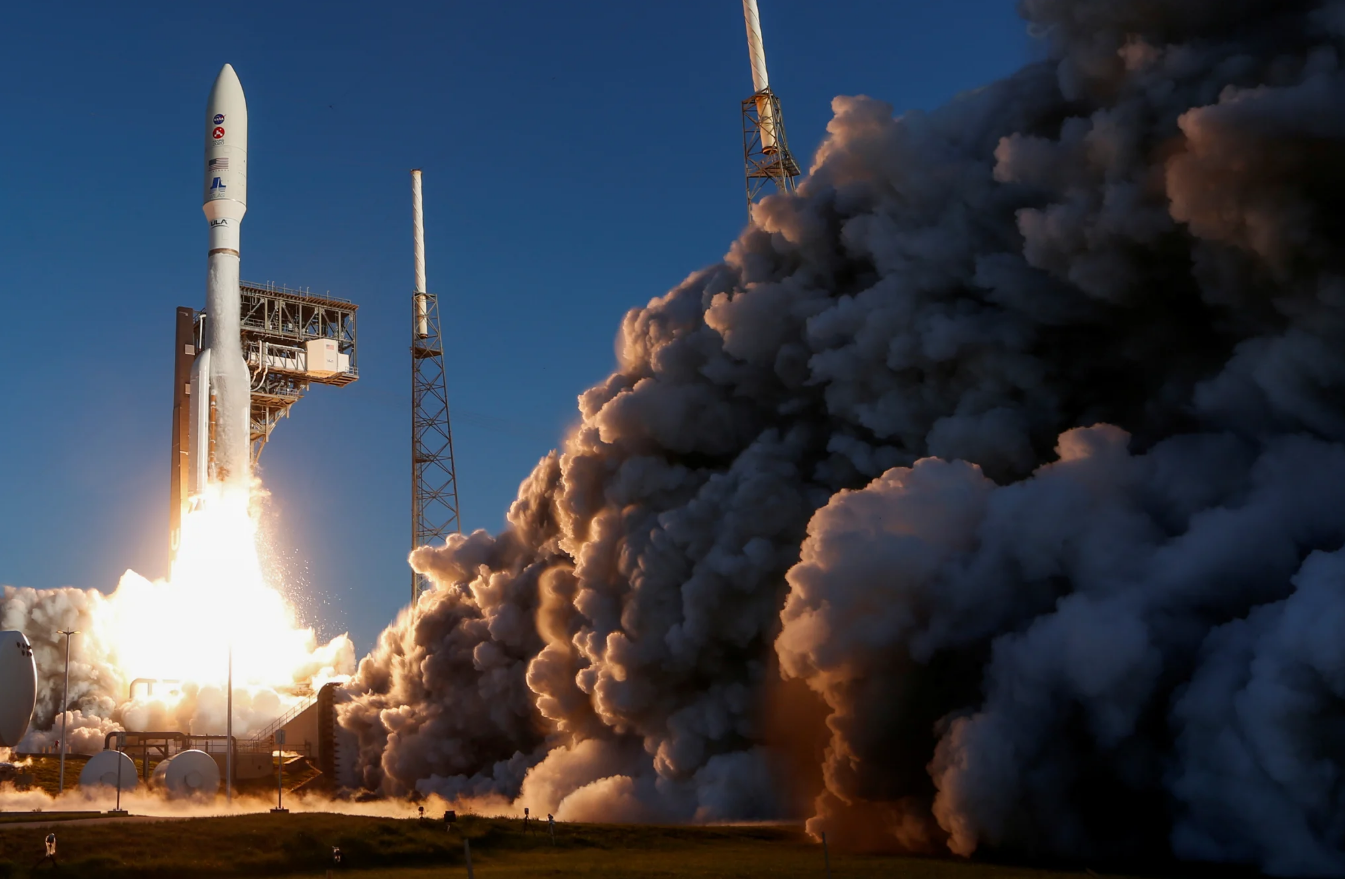 Tàu thăm dò Perseverance của NASA cất cánh lên sao Hỏa trên một tên lửa Atlas V từ Trạm Không quân Cape Canaveral ở Florida (Hoa Kỳ). Nguồn: Nature