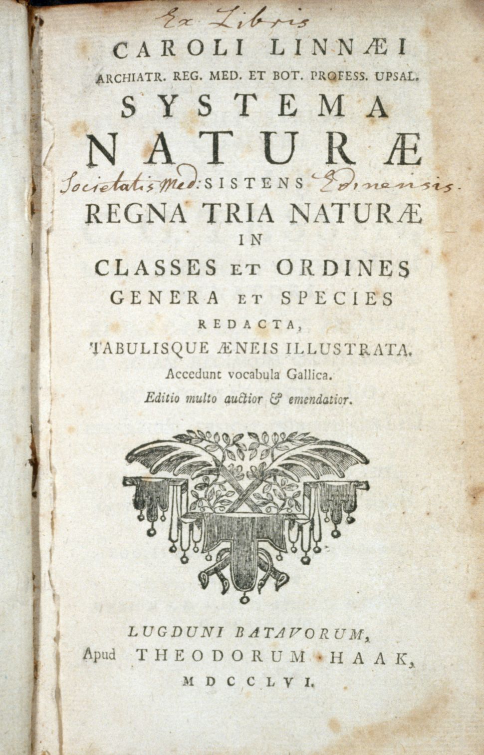 Trang bìa của tác phẩm Systema Naturae xuất bản năm 1756. Ảnh:  CORBIS.