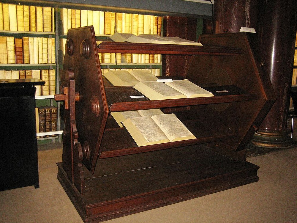 Một bánh xe sách được chế tạo năm 1625, hiện đang ở trong thư viện Herzog August Library, bang Hạ Saxony, Đức. Ảnh: Kerstin Namuth/Wikimedia