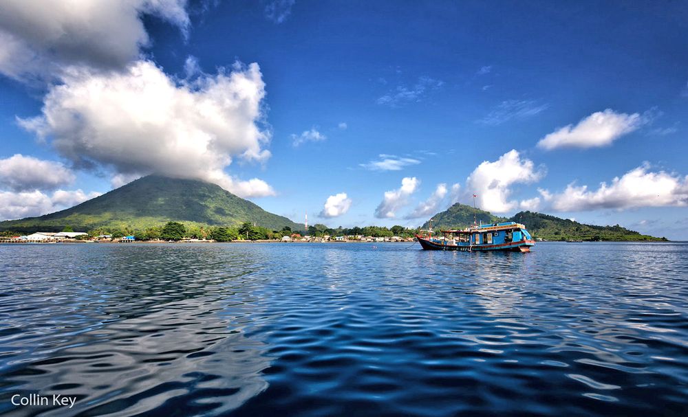 Đảo Banda-Neira và Gunung Api. Ảnh: Collin Key/Flickr.