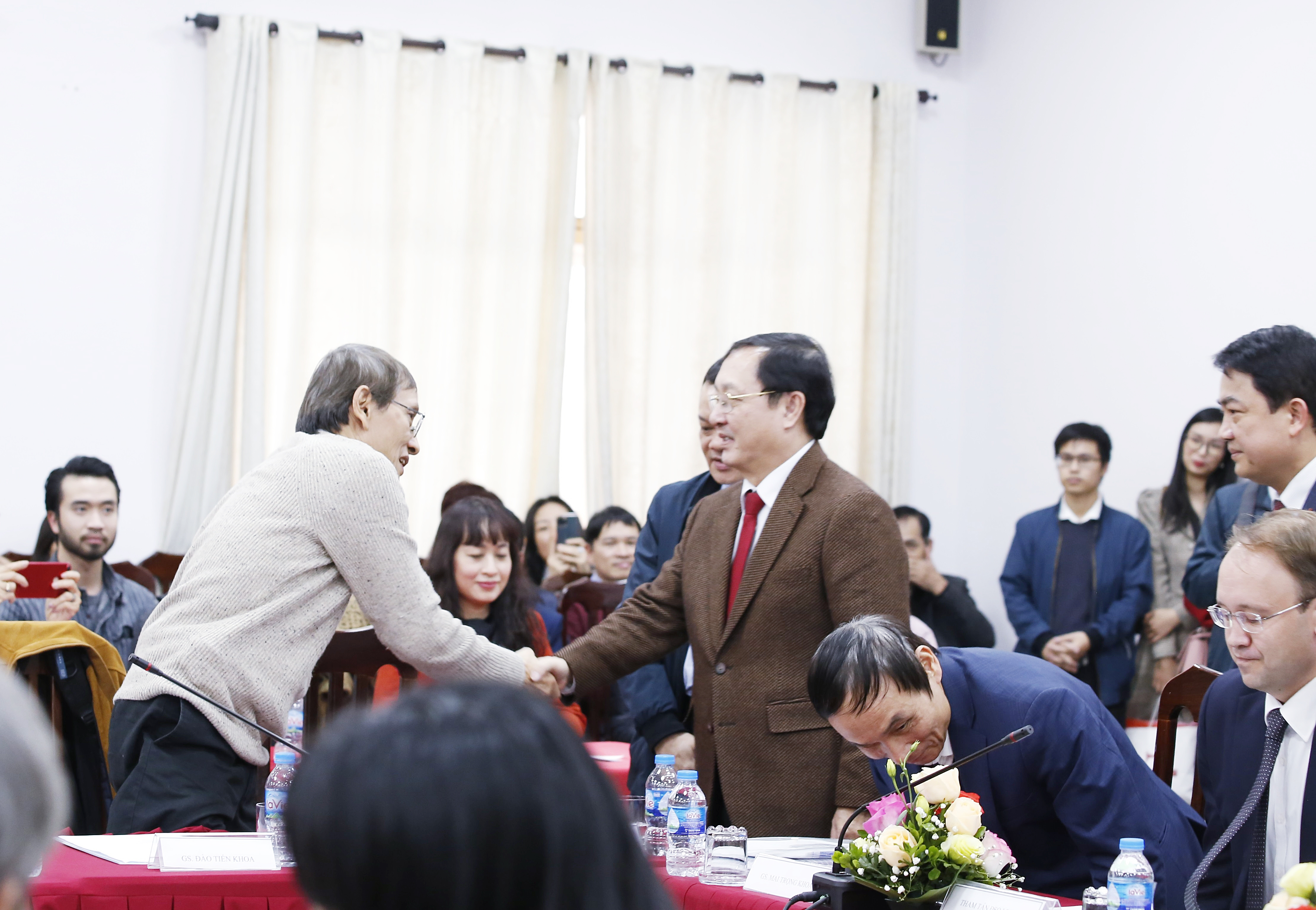 Bộ trưởng Bộ KH&CN Huỳnh Thành Đạt chúc mừng năm mới các giáo sư ngành NLNT.