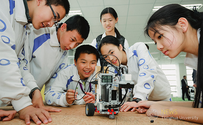 Năm 2020, Đại học Thanh Hoa trở thành trường đầu tiên của Trung Quốc lọt vào top 20 trong Bảng xếp hạng các trường đại học thế giới của Times Higher Education. Trong ảnh: Phòng thí nghiệm về Học tập suốt đời tại Đại học Thanh Hoa. Nguồn: news.tsinghua.edu.cn