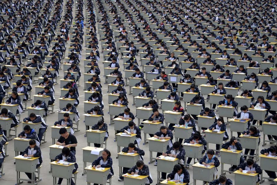 Bộ Giáo dục Trung Quốc đặt mục tiêu đưa nước này trở thành cường quốc giáo dục sau đại học vào năm 2035. Trong ảnh: Thi đại học ở Trung Quốc. Nguồn: www.abc.net.au