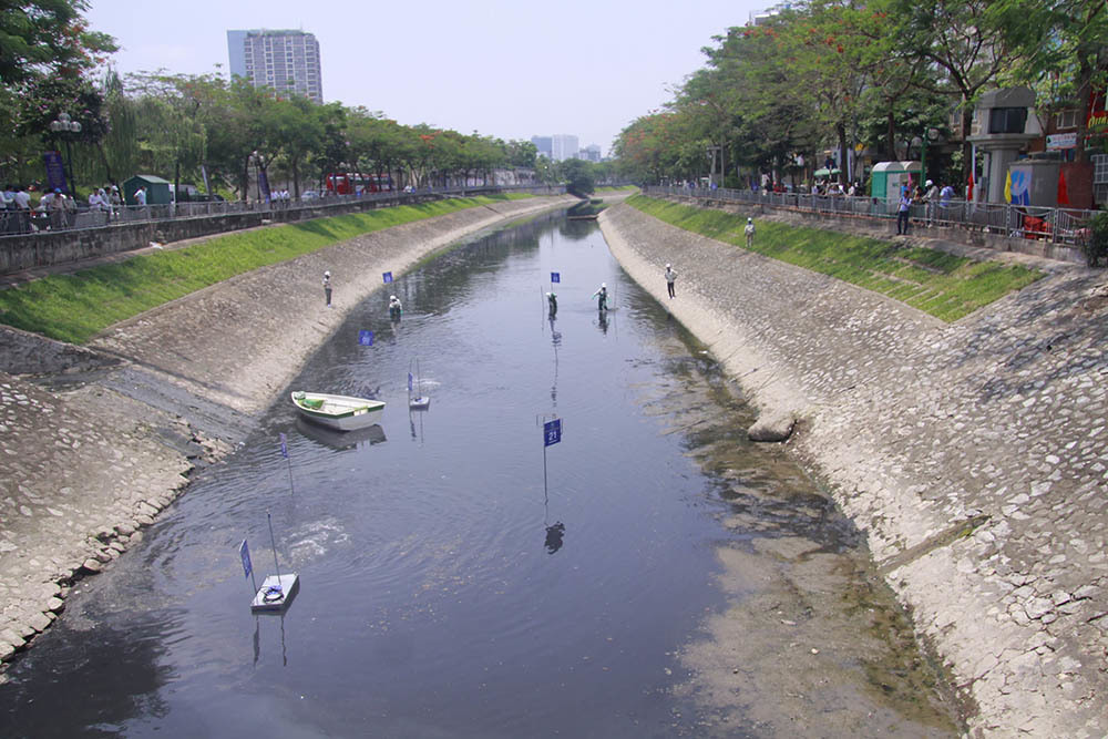 Sông Tô Lịch hiện nay đang ở tình trạng ô nhiễm trầm trọng. Nguồn: Vietnamnet.vn
