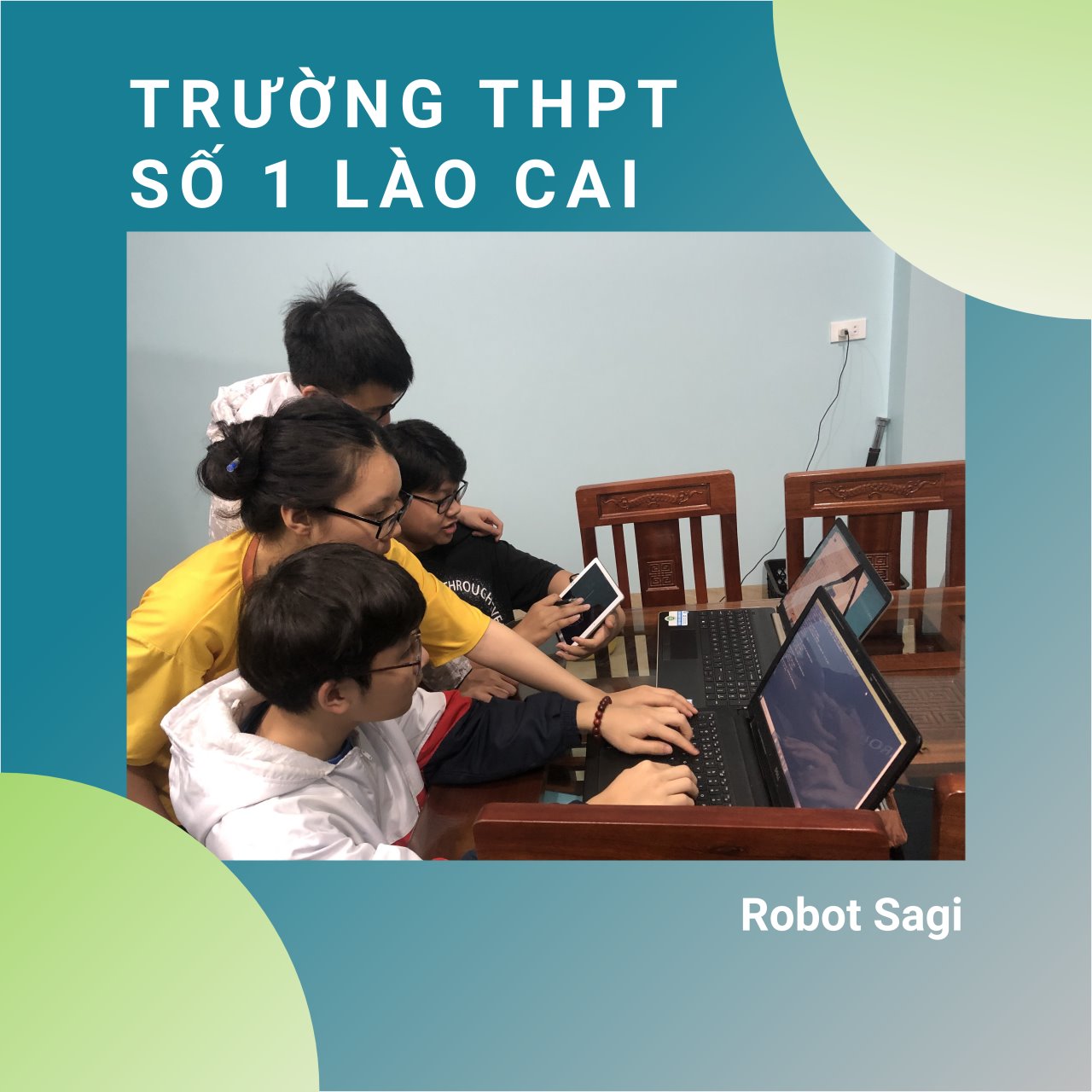 Nhóm học sinh trường THPT số 1 Lào Cai - Robot Sagi