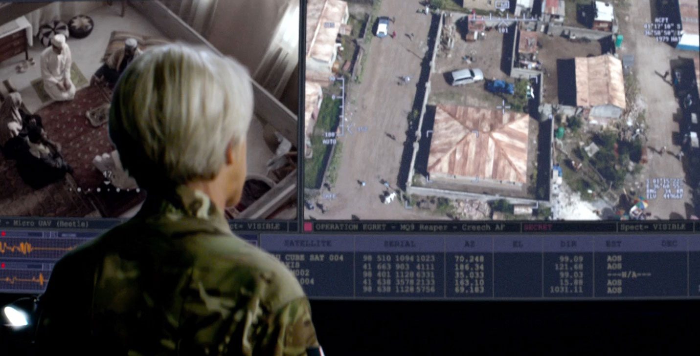 Trong bộ phim Thiên Nhãn (Eye in the Sky), cơ quan tình báo Anh đã ứng dụng rất nhiều công nghệ hiện đại (AI, drone, …) để phá tan âm mưu khủng bố, tuy nhiên họ phải đối mặt với không ít vấn đề liên quan đến pháp lý và đạo đức.  