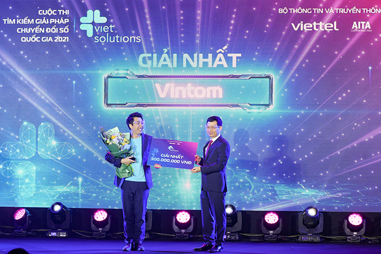 Giải nhất cuộc thi Viet Solutions 2021 | Ảnh: BTC