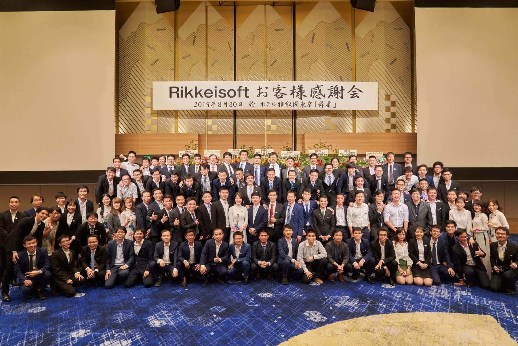 Để giúp doanh nghiệp chuyển đổi số, Rikkeisoft cũng phải tạo ra những nhóm nhân sự mới không chỉ có kỹ năng công nghệ | Ảnh: Rikkeisoft
