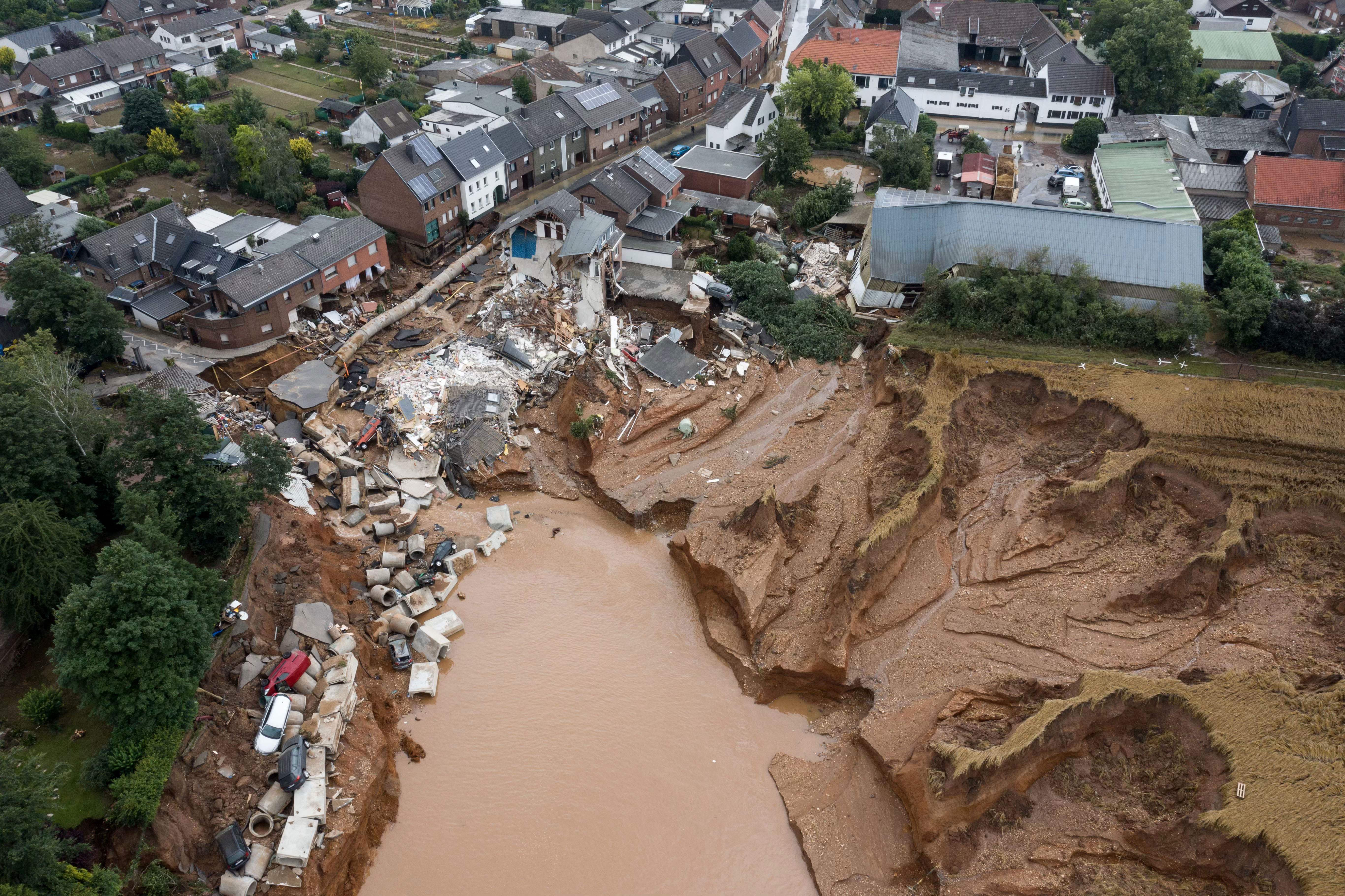 Ảnh chụp từ trên không cho thấy một khu vực bị lũ lụt phá hủy hoàn toàn ở quận Blessem của Erftstadt, miền tây nước Đức, vào ngày 16/7/2021.