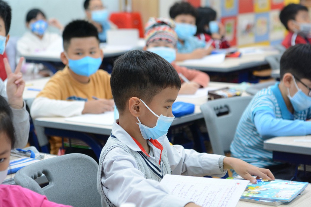 Trẻ em có thể được nghỉ học nếu ô nhiễm không khí nghiêm trọng kéo dài vài ngày | Ảnh: VT