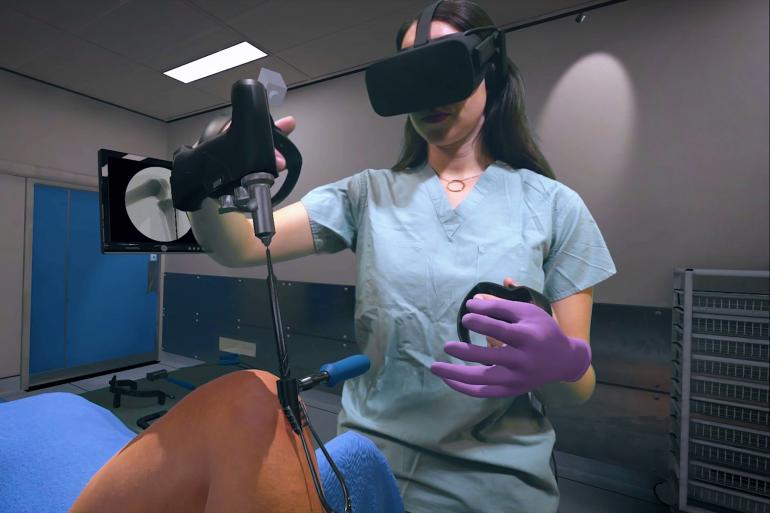 Một cuộc thực hành phẫu thuật ảo giúp học viên nâng cao kĩ năng mà không có nguy cơ xảy ra sự cố | Ảnh: Osso VR