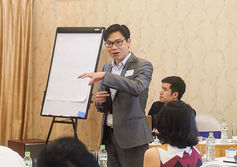 GS.TS. Nguyễn Đức Khương tại hội nghị thảo luận của AVSE Global năm 2018 | Ảnh: Wikipedia